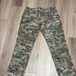 AKARMY NWOT 38 camouflage tactical outdoors many pockets Cargo Pants